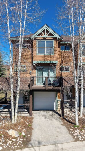 Exterior - Sawmill Haus – 5 Min Walk to Town, Hot Tub, 3 Bed, Sleeps 9 (Winter Park)