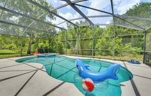 Children’s area - 5bd 4bth 20 min to Disney FREE Heated POOL & Spa. 2 Master suites. (Davenport)