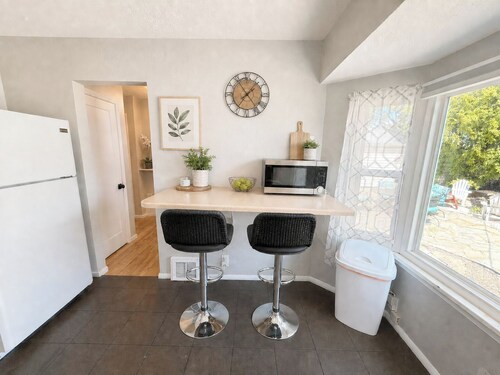Sugarhouse Retreat - Walk to Shops + Parks - Cozy Home w/ Private Yard
