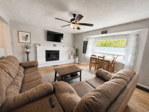 Sugarhouse Retreat - Walk to Shops + Parks - Cozy Home w/ Private Yard