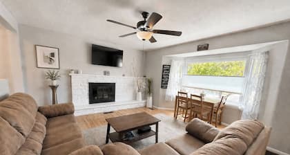 Sugarhouse Retreat - Walk to Shops + Parks - Cozy Home w/ Private Yard