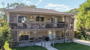 Exterior - Seabreeze Cottage Pet Friendly Family Holiday Home close to the Beach (Manyana)