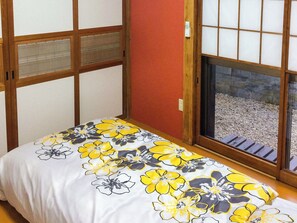 Casa clásica, 3 habitaciones, vistas a la ciudad | Tabla de planchar con plancha, wifi gratis, ropa de cama