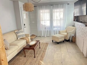 cozy living room with throw blankets - 257 Midtown Boho St. Vincent Lower BRAND NEW RENO (Erie)