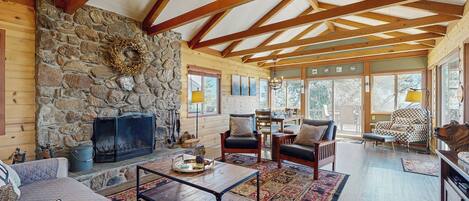 Smart TV y chimenea