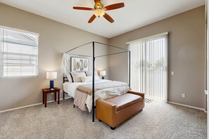 Free WiFi, bed sheets - The Wayne House: Golf Course Views, Pool Access, Casita, and Minutes to Coachella (Indio)