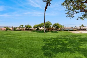 Property grounds - The Wayne House: Golf Course Views, Pool Access, Casita, and Minutes to Coachella (Indio)