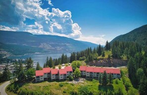 Exterior - Best Views in All of Sicamous! (Sicamous)