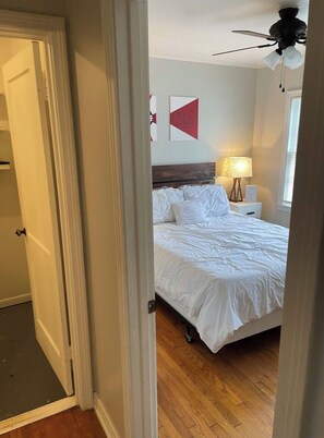 Iron/ironing board, Internet, bed sheets - Convenient Wichita Townhome (Wichita)