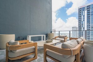 Property grounds - Modern Studio Apartment with Pool, Gym (Miami)