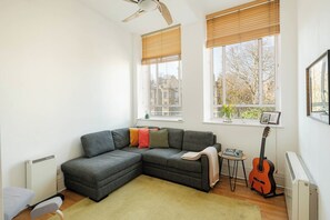 TV - Bright 1BR in Central Clerkenwell (London)