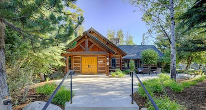 Cottage Golf Retreat- golf course, pet friendly, sleeps 8