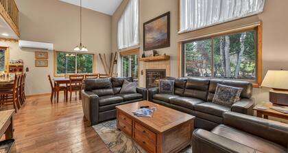 Cottage Golf Retreat- golf course, pet friendly, sleeps 8