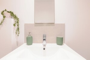 Hair dryer, towels - Beautiful 2BR Flat Near Highbury (London)