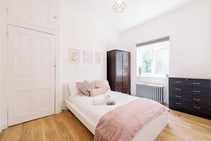 2 bedrooms, iron/ironing board, WiFi, bed sheets - Beautiful 2BR Flat Near Highbury (London)