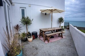 Outdoor dining - Modern 2BR Beach View Home - Sleeps 4 (Cornwall)
