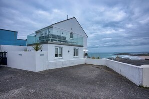Exterior - Modern 2BR Beach View Home - Sleeps 4 (Cornwall)