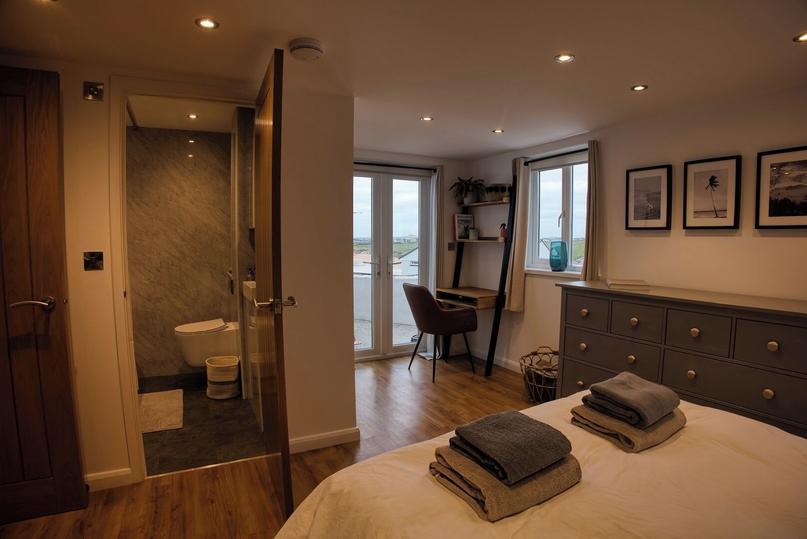 2 chambres, fer et planche à repasser, Wi-Fi, draps fournis