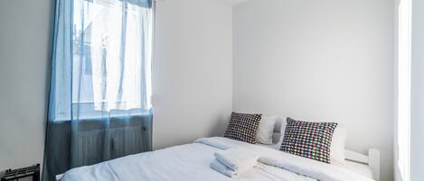 2 bedrooms, iron/ironing board, WiFi, bed sheets