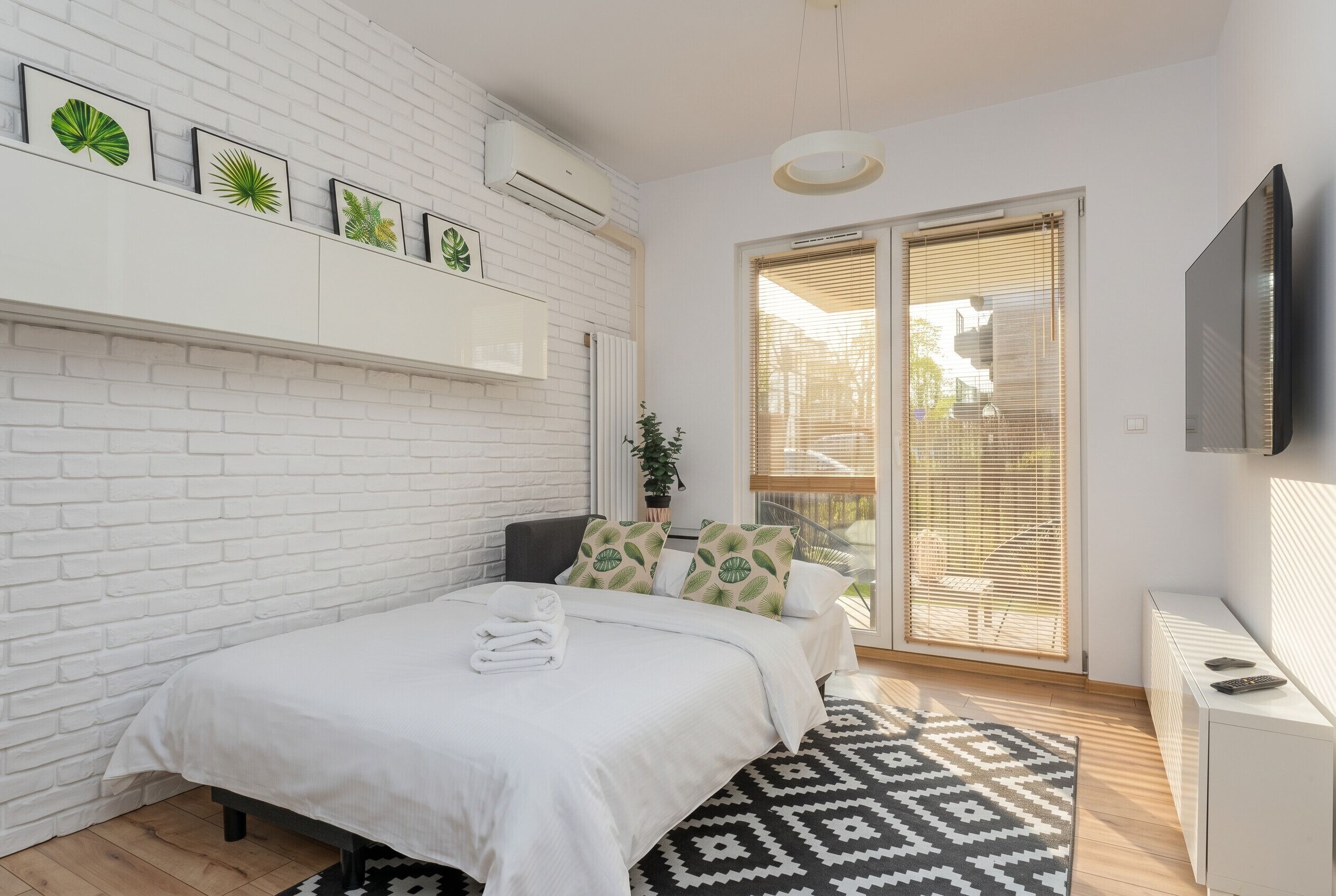 1 dormitorio, tabla de planchar con plancha, wifi y ropa de cama