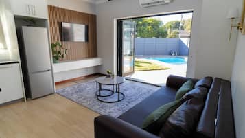 Room, 1 Bedroom, Accessible, Private Pool | Living room