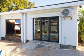 Chambre, 1 chambre, accessible aux personnes à mobilité réduite, piscine privée | Extérieur