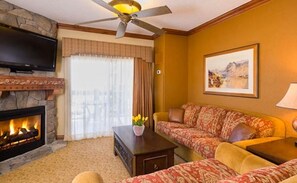 Living area - Luxury 1 bedroom condo with full kitchen,steam shower,firepl.,laundry, internet. (Park City)