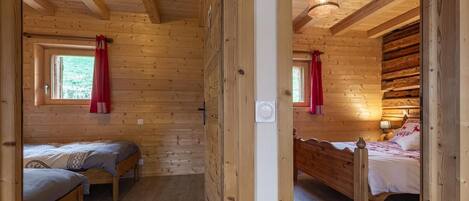 2 bedrooms, iron/ironing board, travel cot, free WiFi