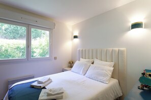 2 bedrooms, iron/ironing board, WiFi, bed sheets - Apartment with pool (Nice)