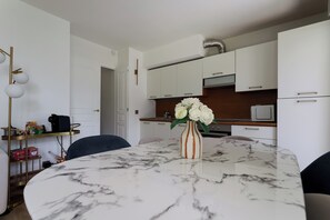 Private kitchen - Apartment with pool (Nice)