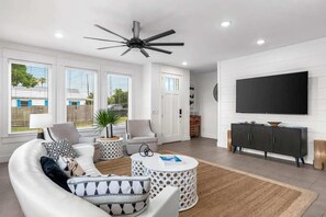 TV - Coastal Retreat - Private Pool - Easy Beach Access (Panama City Beach)