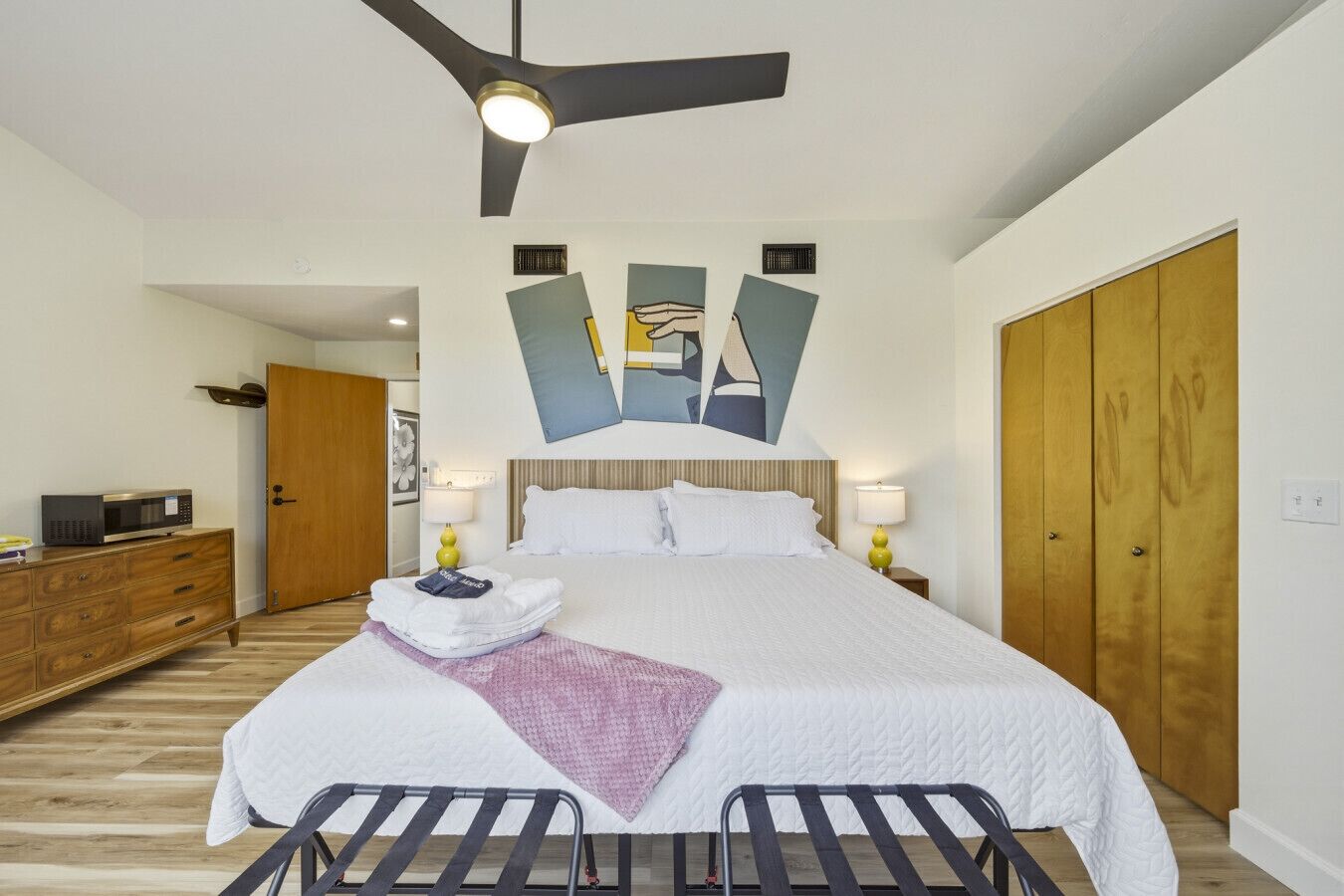 1 bedroom, desk, iron/ironing board, WiFi