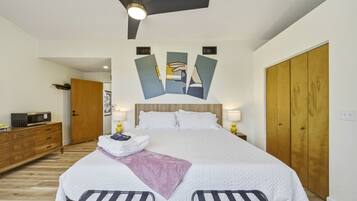 1 bedroom, desk, iron/ironing board, WiFi