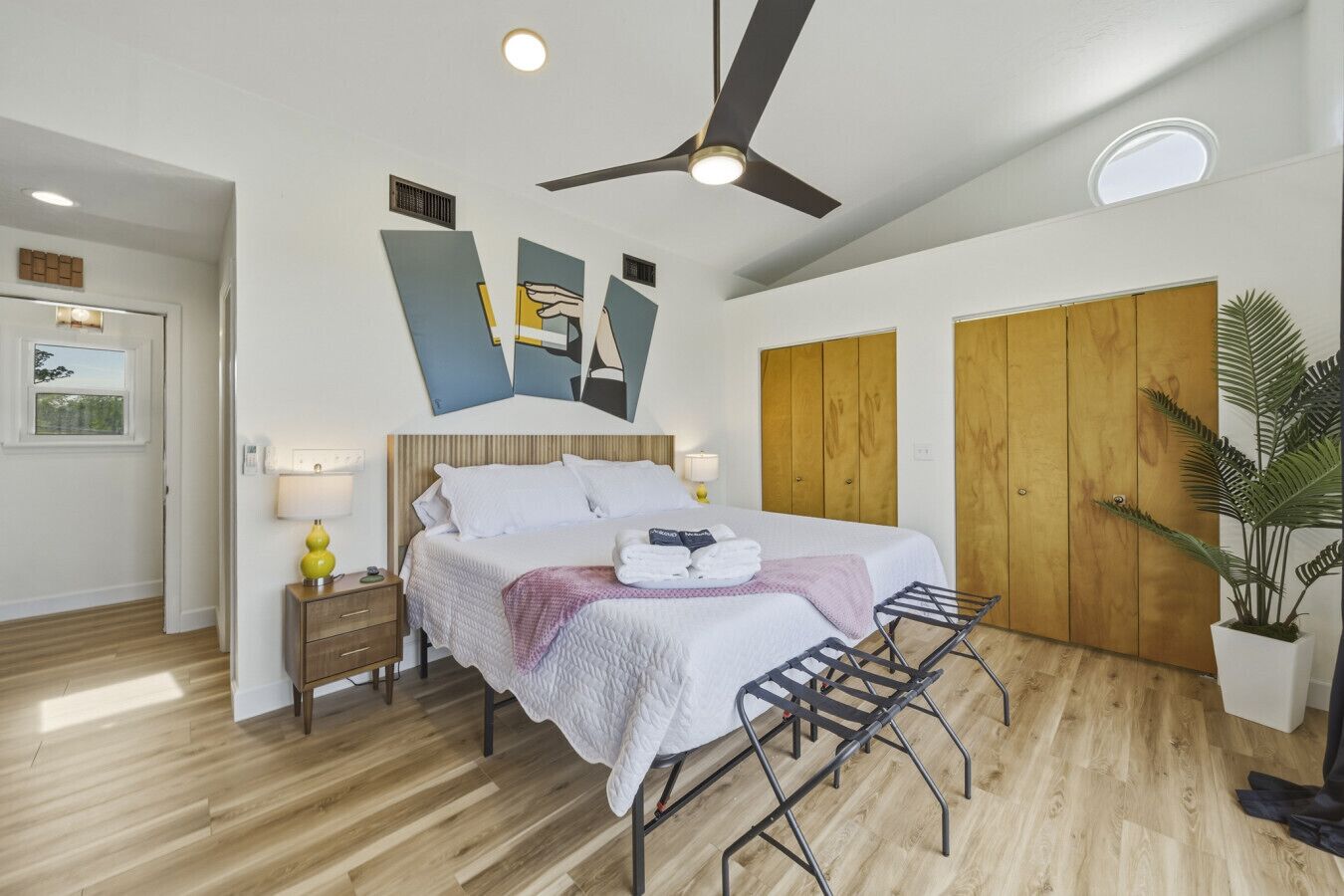 1 bedroom, desk, iron/ironing board, WiFi