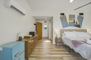 1 slaapkamer, een bureau, een strijkplank/strijkijzer, wifi