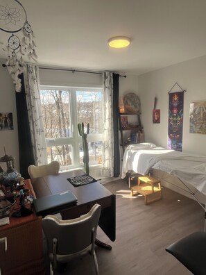 Room - Vrbo Property (Waterloo)