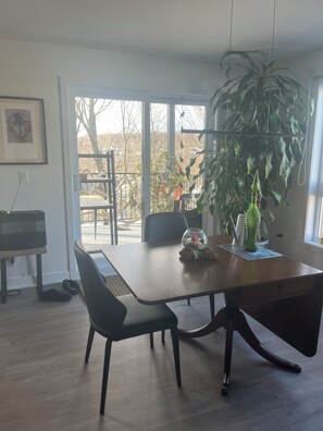 Dining - Vrbo Property (Waterloo)