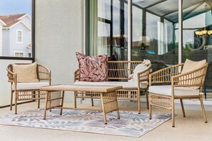 Terrace/patio - 5 bed 5 bath Sleeps 10 Paradise Palm Resort 10 minutes to Disney Allows Pets (Kissimmee)