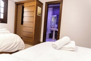 3 bedrooms, iron/ironing board, WiFi, bed sheets - Prime Location with Stunning View: Opposite the Museum of Egyptian Civilization, (Fustat)