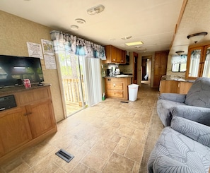 TV - Cozy camper in charming Hampstead just 5 miles from Topsail Island (Hampstead)