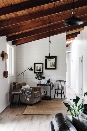 Stylish Gippsland country home with stunning views. Wood fires. Pet Friendly.