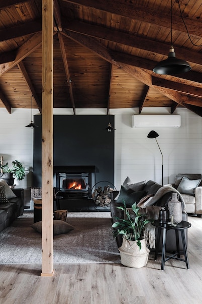 Stylish Gippsland country home with stunning views. Wood fires. Pet Friendly.