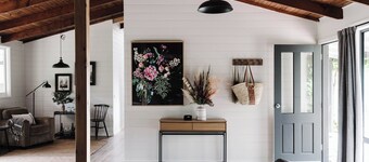 Stylish Gippsland country home with stunning views. Wood fires. Pet Friendly.