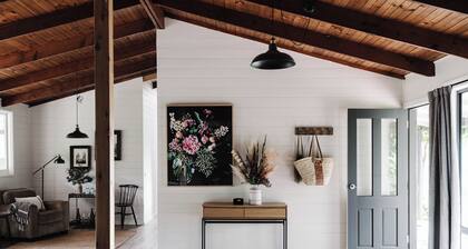 Stylish Gippsland country home with stunning views. Wood fires. Pet Friendly.
