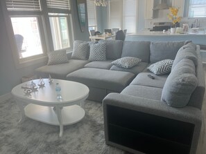 TV, fireplace, ping pong - Blue Dolphin: Oceanview, game room and Grill (North Topsail Beach)