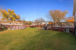 Terrace/patio - Crystal Lake 4BR | Insurance & Repair Stays (Crystal Lake)