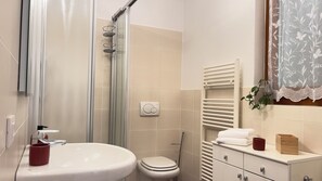 Regadera, secadora de cabello, bidet 