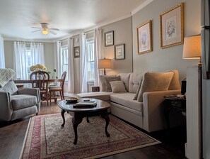 Living area - Delightful 1-bedroom apartment with AC in cozy Cobleskill (Cobleskill)