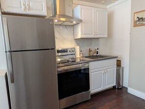 Private kitchen - Delightful 1-bedroom apartment with AC in cozy Cobleskill (Cobleskill)