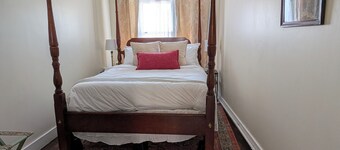 Charming Apartment Downtown Cobleskill
AC - Coffee Station - Good Night's Sleep
